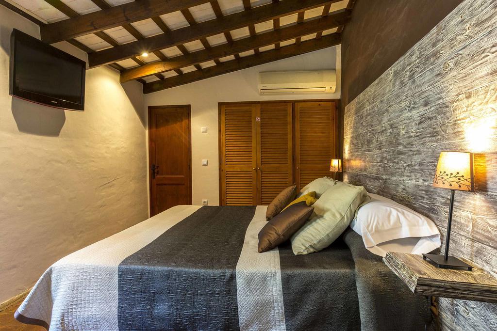 El Cau Del Papibou - Adults Only Hotel Peratallada Room photo